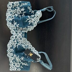 Wacoal deep Teal and White Lace Bra size 36B
